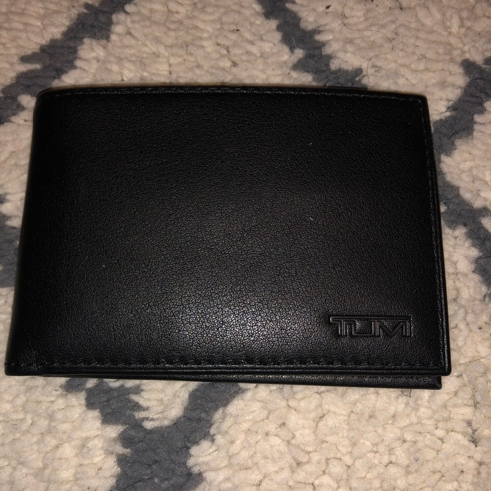 Tumi RFID bi-fold wallet